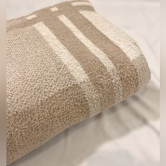 74”x60” Extra Large Cozy Knit Ultra Soft Throw Plush Blanket in Neutral Color - Picture 11 of 13